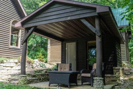 Cozy 2 Bedroom Cabin Nestled In Wooded Hideaway Monterey Bagian luar foto