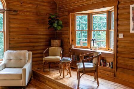Cozy 2 Bedroom Cabin Nestled In Wooded Hideaway Monterey Bagian luar foto