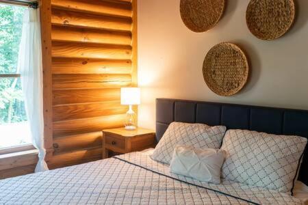 Cozy 2 Bedroom Cabin Nestled In Wooded Hideaway Monterey Bagian luar foto