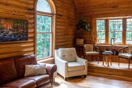 Cozy 2 Bedroom Cabin Nestled In Wooded Hideaway Monterey Bagian luar foto