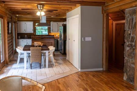 Cozy 2 Bedroom Cabin Nestled In Wooded Hideaway Monterey Bagian luar foto