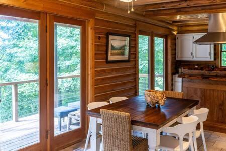 Cozy 2 Bedroom Cabin Nestled In Wooded Hideaway Monterey Bagian luar foto