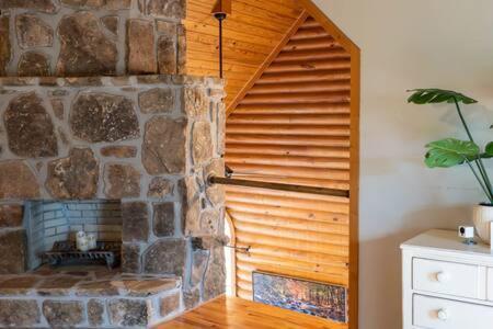 Cozy 2 Bedroom Cabin Nestled In Wooded Hideaway Monterey Bagian luar foto
