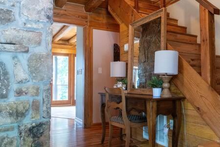 Cozy 2 Bedroom Cabin Nestled In Wooded Hideaway Monterey Bagian luar foto