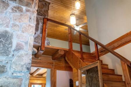 Cozy 2 Bedroom Cabin Nestled In Wooded Hideaway Monterey Bagian luar foto